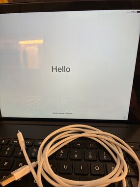 Apple iPad 16GB with keyboard